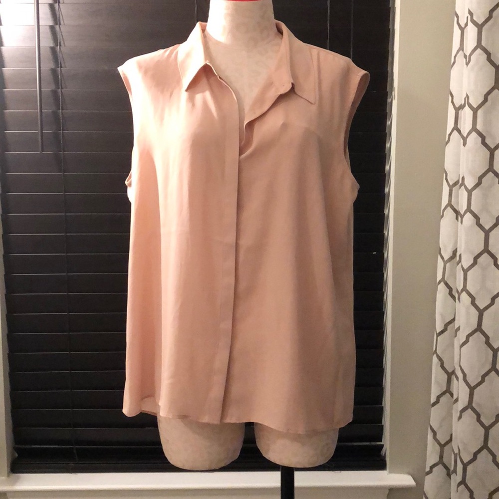 Gorgeous Blouse with accordion pleated back